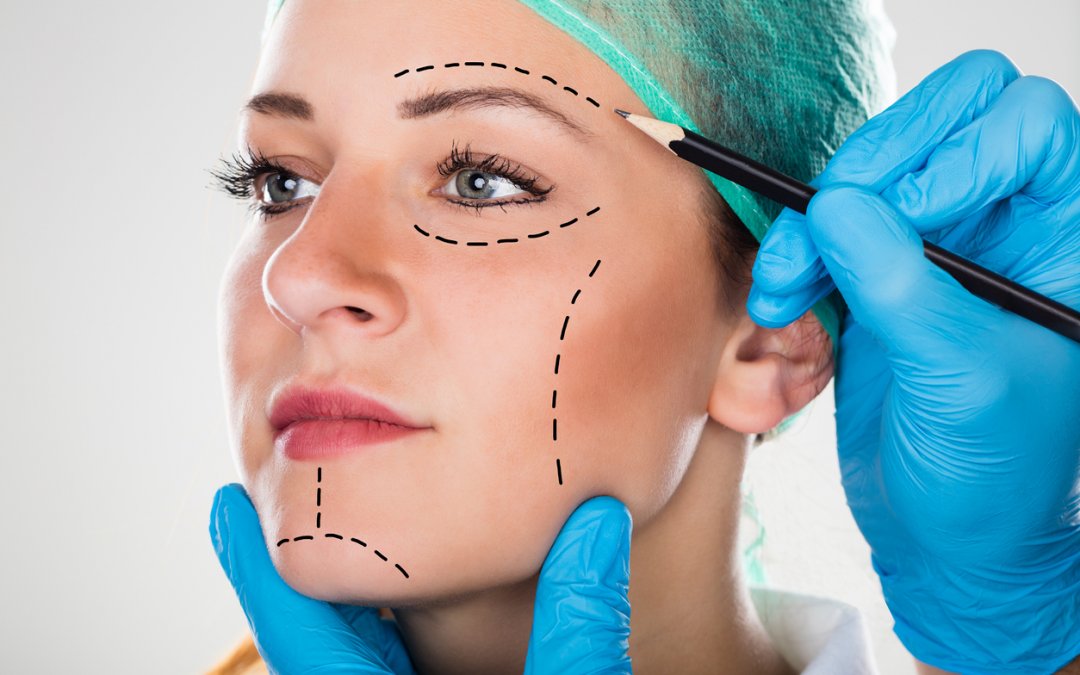 A importância de escolher um(a) bom(a) cirurgião(ã) plástica